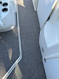 Cruisers Yachts 420 Express image