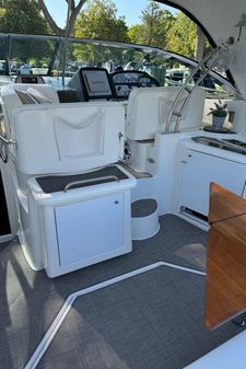 Cruisers Yachts 420 Express image