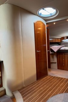 Cruisers Yachts 420 Express image