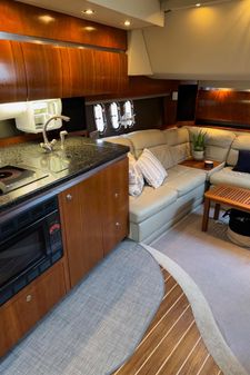 Cruisers Yachts 420 Express image