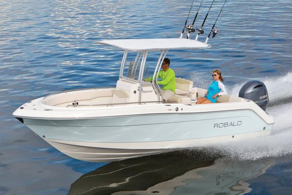 Robalo R222-CENTER-CONSOLE - main image