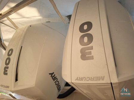 Axopar 37 M (Forward Cabin) image