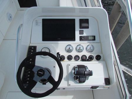 Contender 35-EXPRESS-SIDE-CONSOLE image
