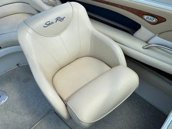 Sea-ray 230 image