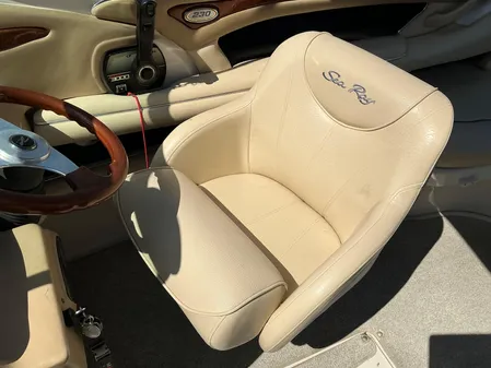 Sea Ray 230 image