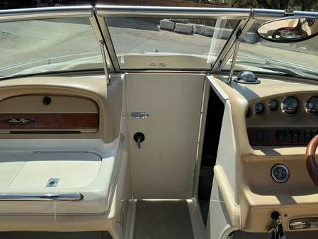 Sea Ray 230 image