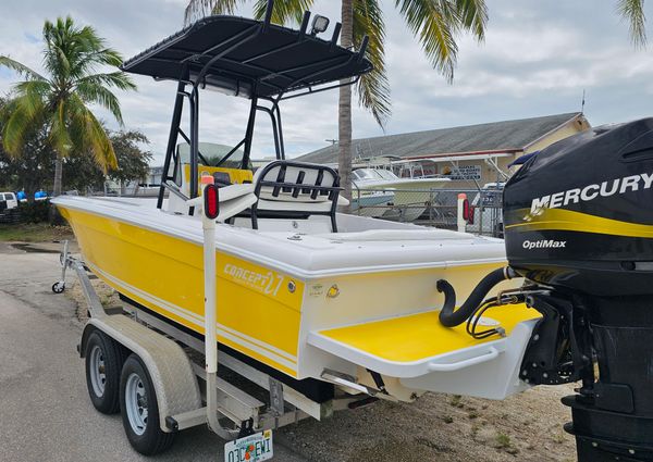 Concept 27-CENTER-CONSOLE-WITH-TRAILER image