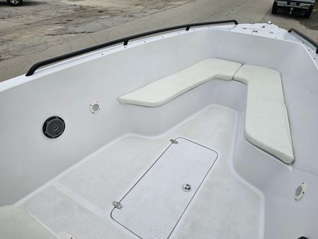 Concept 27-CENTER-CONSOLE-WITH-TRAILER image