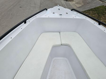 Concept 27-CENTER-CONSOLE-WITH-TRAILER image