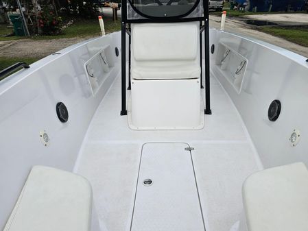 Concept 27-CENTER-CONSOLE-WITH-TRAILER image