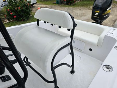 Concept 27-CENTER-CONSOLE-WITH-TRAILER image