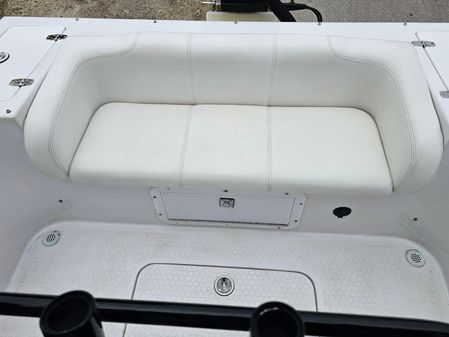 Concept 27-CENTER-CONSOLE-WITH-TRAILER image