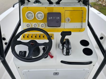 Concept 27-CENTER-CONSOLE-WITH-TRAILER image