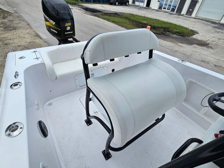 Concept 27-CENTER-CONSOLE-WITH-TRAILER image