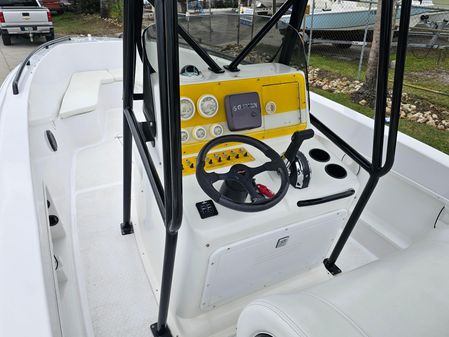 Concept 27-CENTER-CONSOLE-WITH-TRAILER image