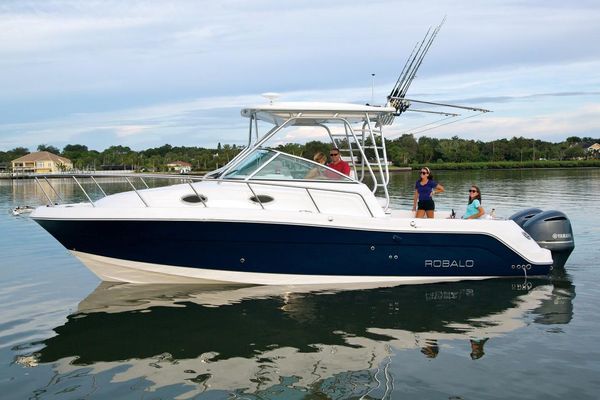 Robalo R305 Walkaround - main image