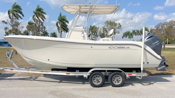 Cobia 220 Center Console
