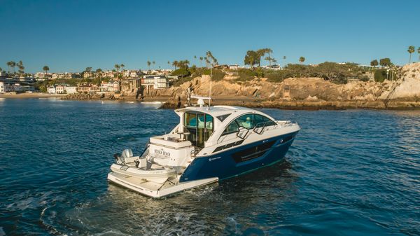 Cruisers Yachts 50 Cantius