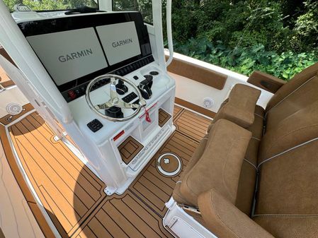 Sea Hunt Gamefish 30 Forward Seating image