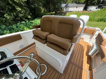 Sea Hunt Gamefish 30 Forward Seating image