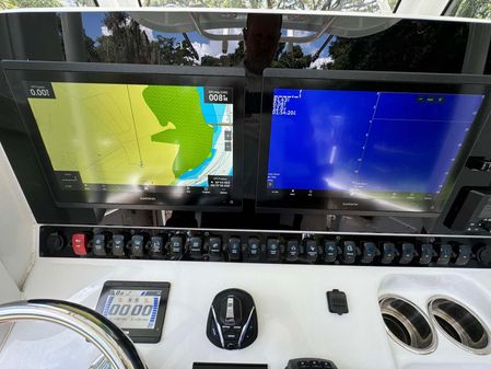 Sea Hunt Gamefish 30 Forward Seating image