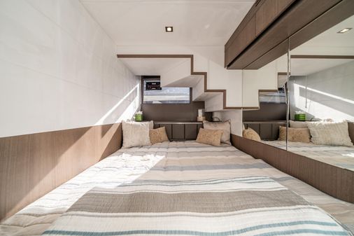 Galeon 640 Fly image