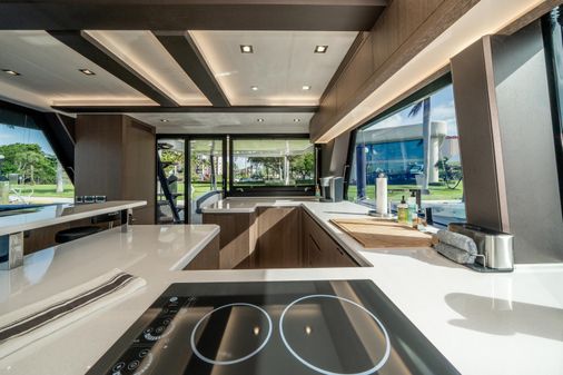 Galeon 640 Fly image