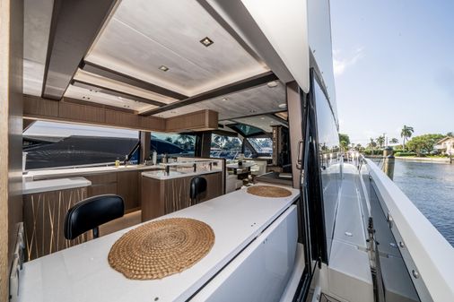 Galeon 640 Fly image