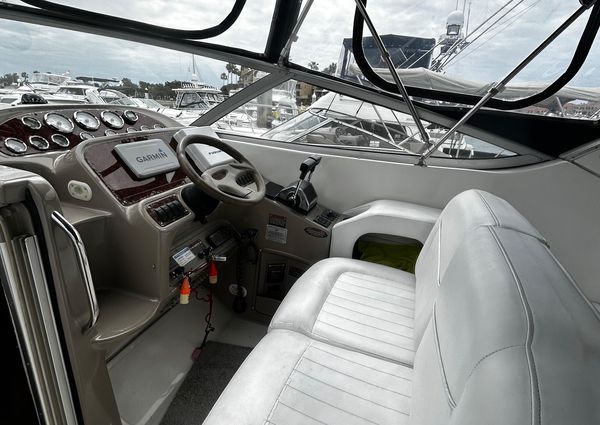 Bayliner 3055 image