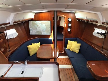 Beneteau 373 image