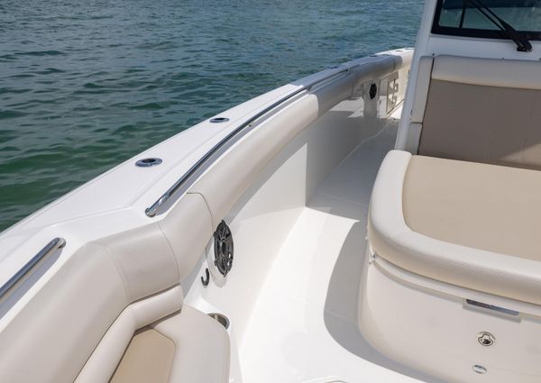 Boston-whaler 330-OUTRAGE image