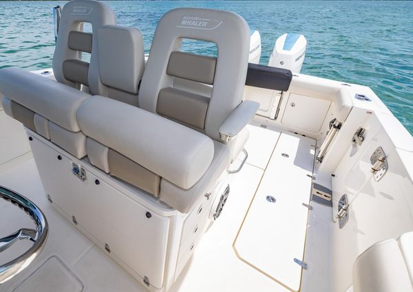 Boston-whaler 330-OUTRAGE image