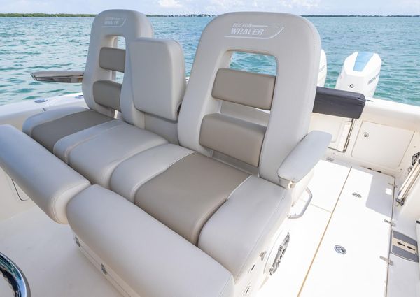 Boston Whaler 330 Outrage image