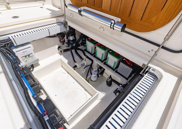 Boston Whaler 330 Outrage image