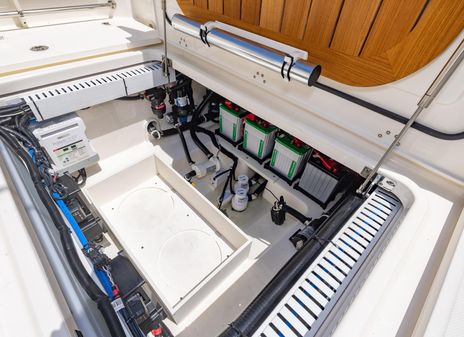 Boston Whaler 330 Outrage image