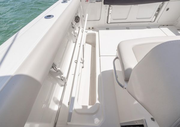 Boston-whaler 330-OUTRAGE image