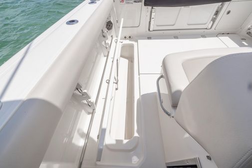 Boston-whaler 330-OUTRAGE image