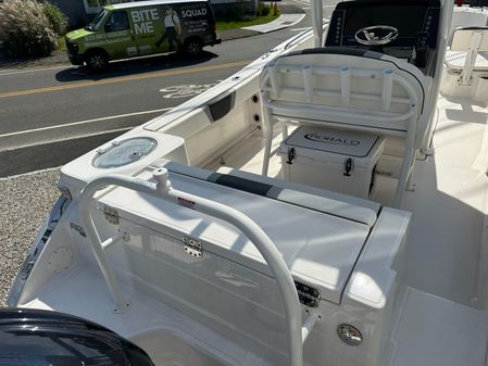 Robalo R230-CENTER-CONSOLE image