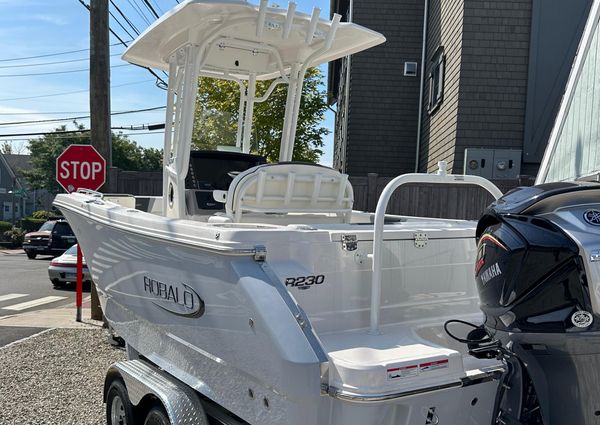 Robalo R230-CENTER-CONSOLE image