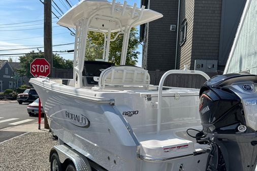 Robalo R230-CENTER-CONSOLE image