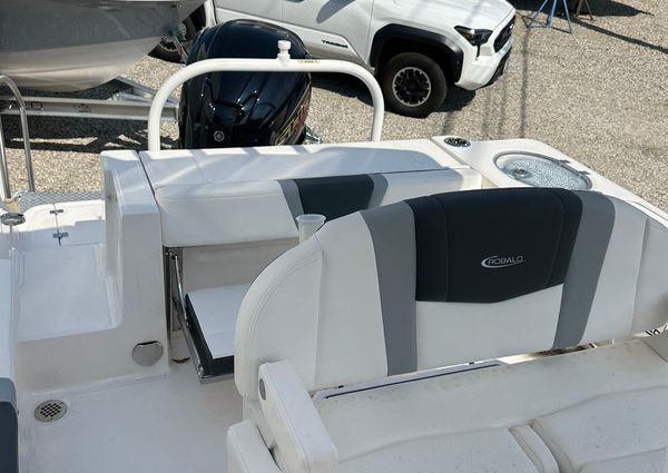 Robalo R230-CENTER-CONSOLE image