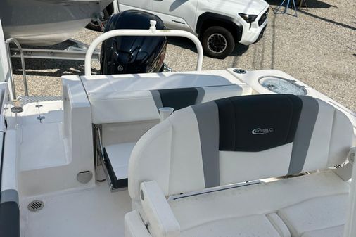 Robalo R230-CENTER-CONSOLE image