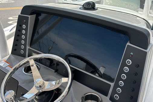 Robalo R230-CENTER-CONSOLE image