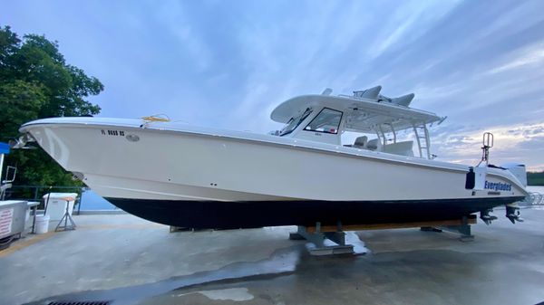 Everglades 435 Center Console