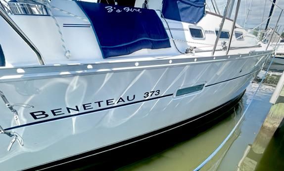 Beneteau 373 image