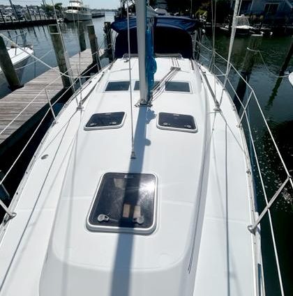 Beneteau 373 image