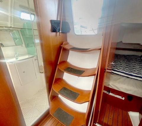 Beneteau 373 image