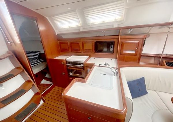 Beneteau 373 image