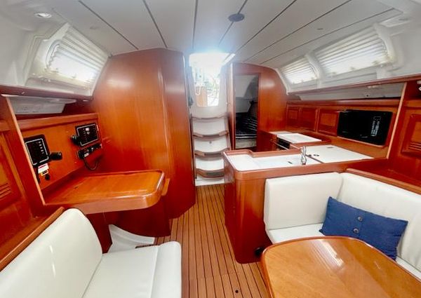 Beneteau 373 image