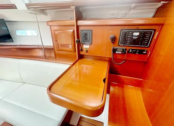 Beneteau 373 image